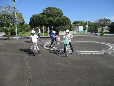 自転車の練習中