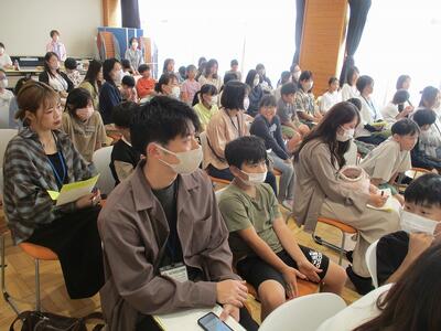お話を聞きながら