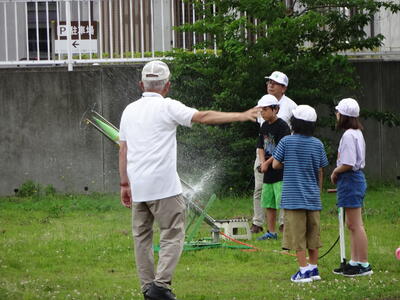 どこまで飛ぶかな